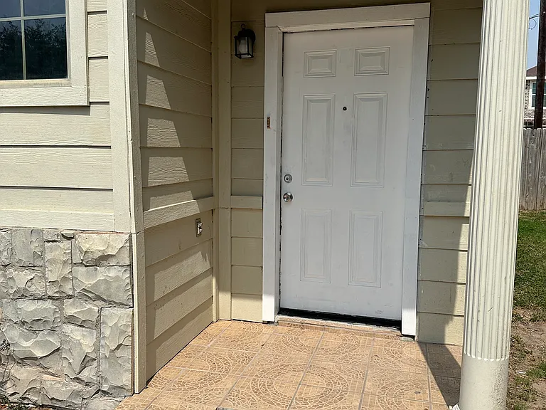 1020 Jesse St — Photo 2