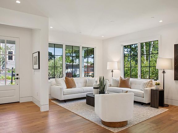3rd image of 317 Redwood Avenue
