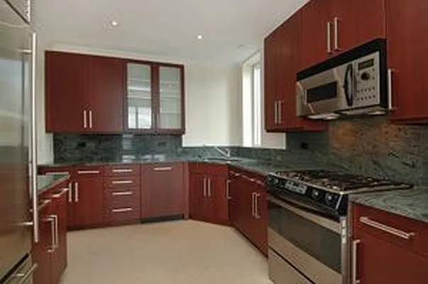 Rented by Beekman Regent Leasing  | media 28