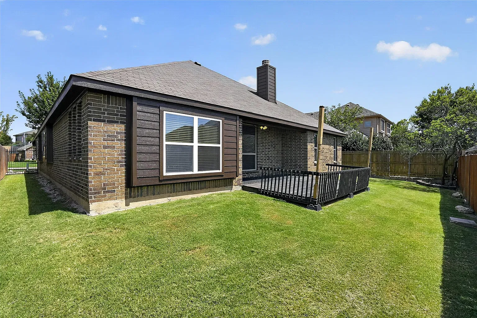 5 bed, 3279 sqft, $3,500 — Photo 4