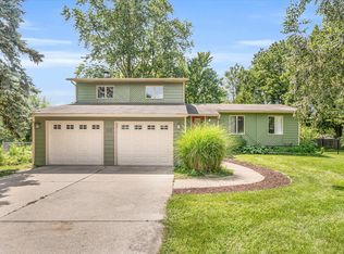 605 Dianne Ct, Mahomet, IL 61853