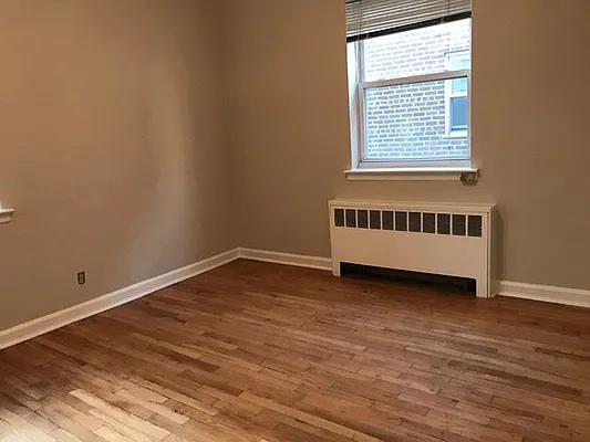 Rented by Zikos Realty Services | media 16