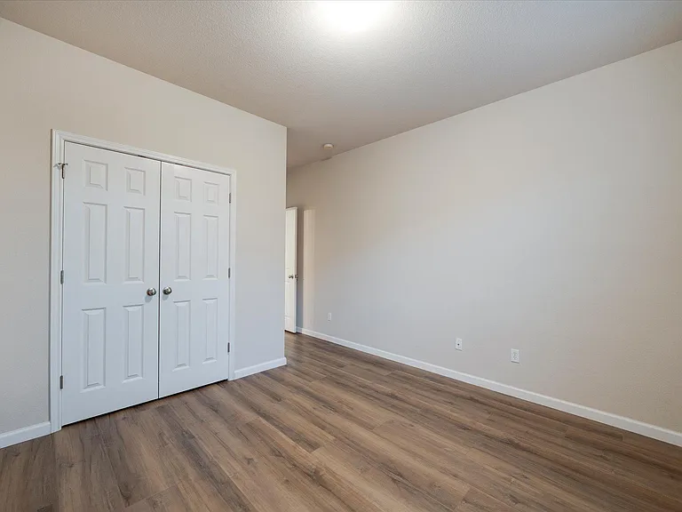 185 Hometown Pkwy — Photo 18