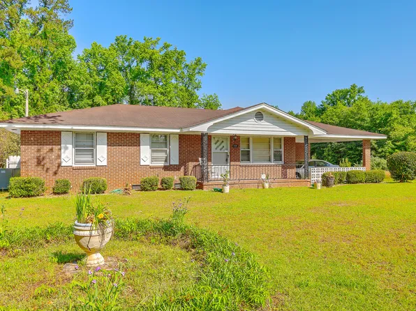 1131 Hickory St, Saint Stephen, SC 29479
