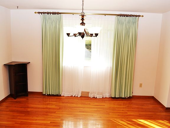 Formal Dining Room 13x11
