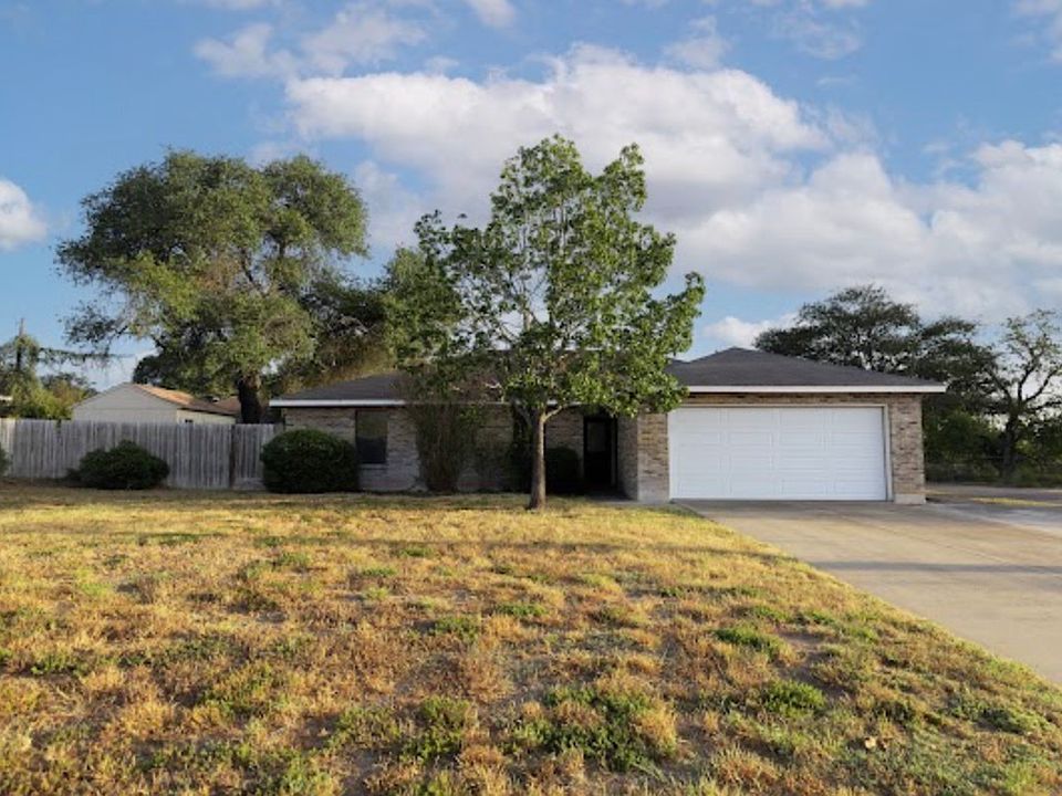 1st image of 302 BAIN DR