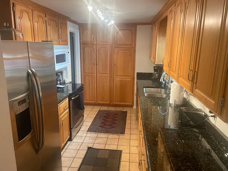 4221 Oxford Rd — Photo 2