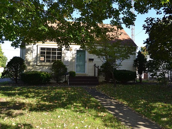 3rd image of 1000 Davis Ave