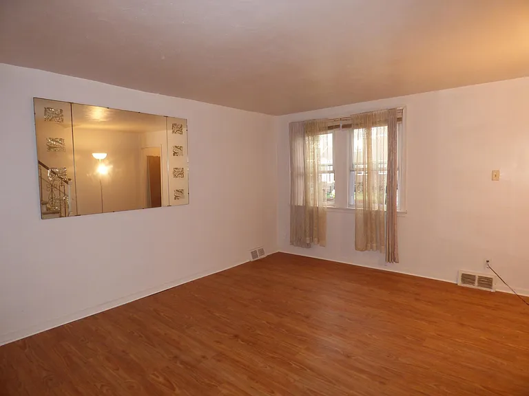 3340 Lansing St — Photo 1