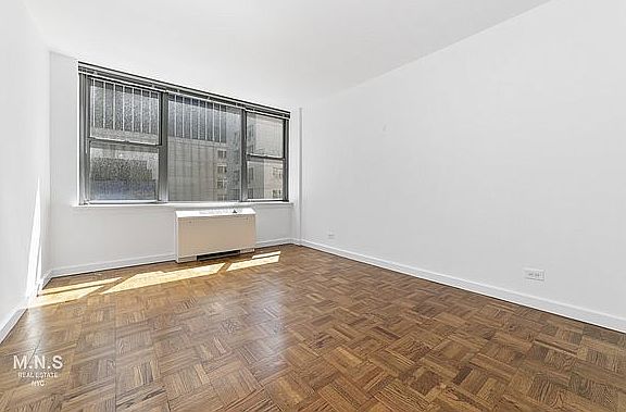 3rd image of 155 E 55th St APT 9F