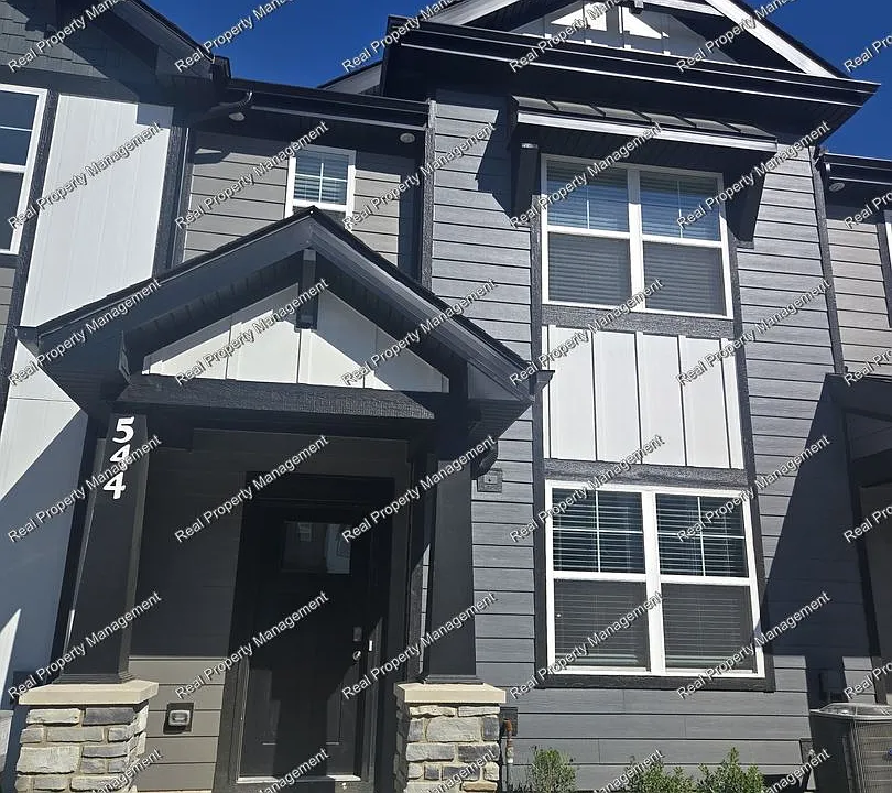544 E 120th Pl