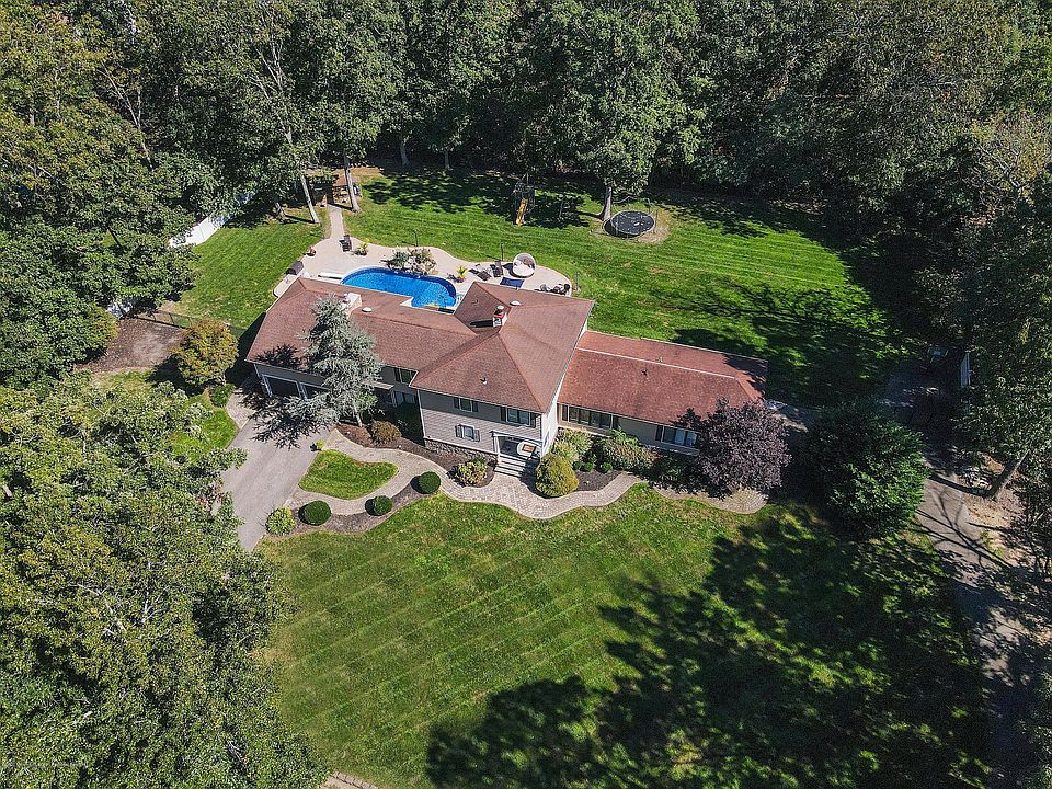 1st image of 501 Eagle Point Dr
