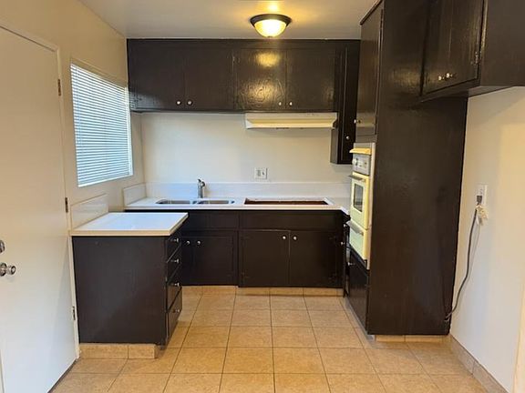 2nd image of 3906 La Crescenta Ave APT 1