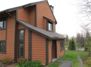 1176 Gristmill Ct, Hidden Valley, PA 15502