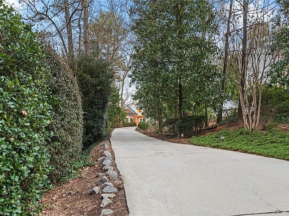 4th image of 820 Wesley Oak Rd