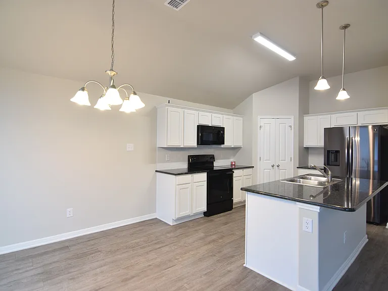 1250 Lakeway Crossing Dr — Photo 5