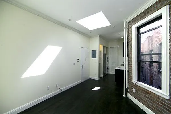 Rented by Icon Realty Management | media 8