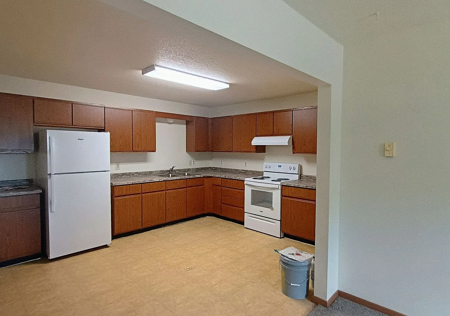 Charming 1 Bedroom Apartment in Quiet Montgomery Neighborhood $900/month — Photo 1