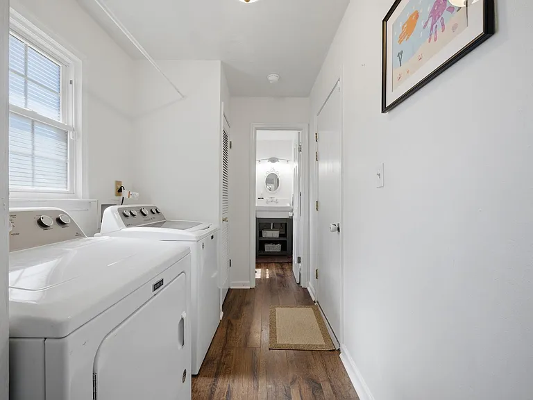 368 Gainsborough Rd — Photo 19