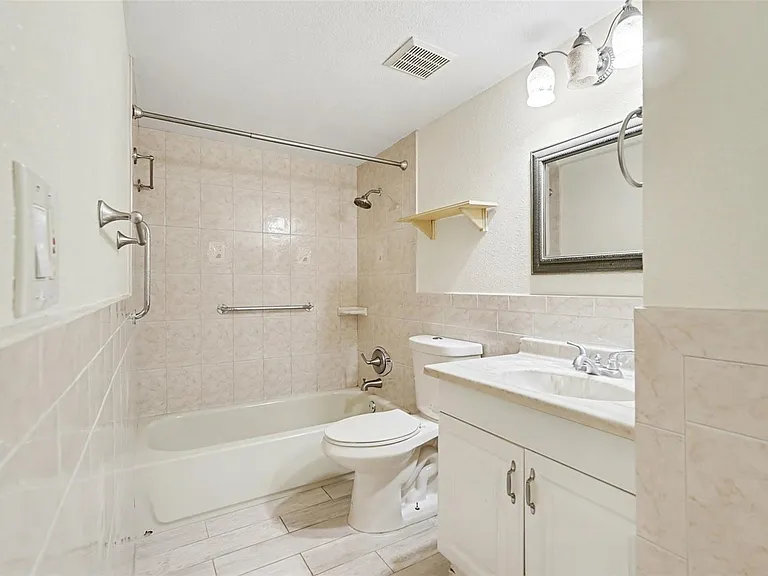 2845 Somerset Park Dr #101 — Photo 16