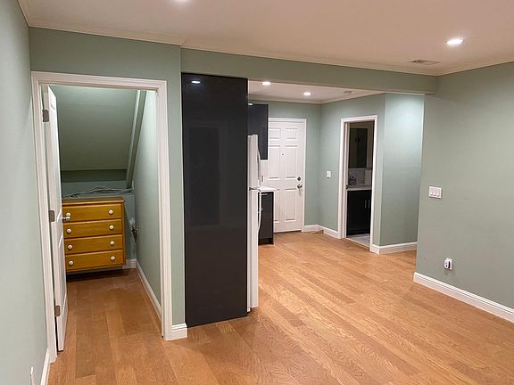 3rd image of 354 Castle St