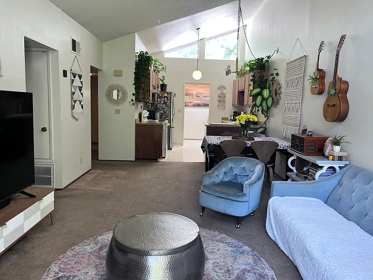 1004 Arthur St — Photo 1