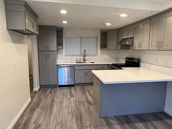 5th image of 20231 Village Green Dr