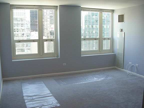 3rd image of 345 N Lasalle St APT 2304