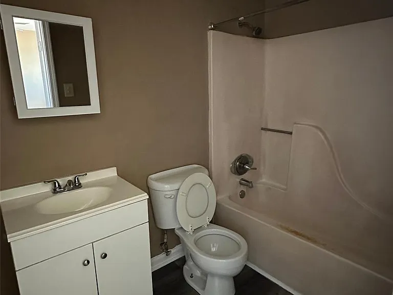 516 Holiday Dr #52 — Photo 8