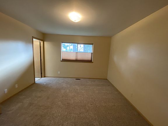 5th image of 12129 NE 107th St