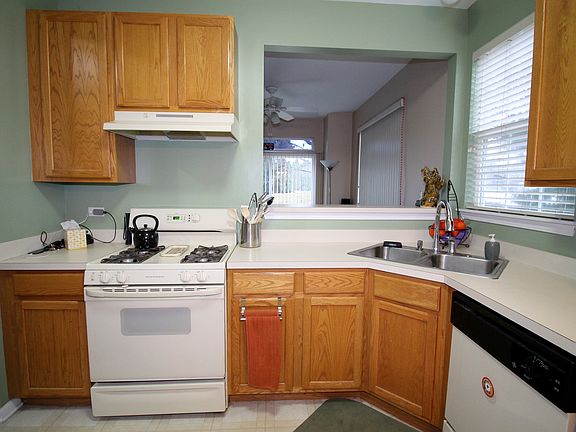 4th image of 1384 Longchamps Ct