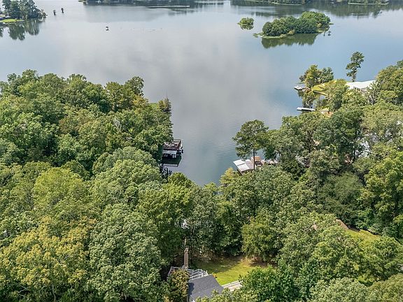 3rd image of 555 Shady Acres Dr