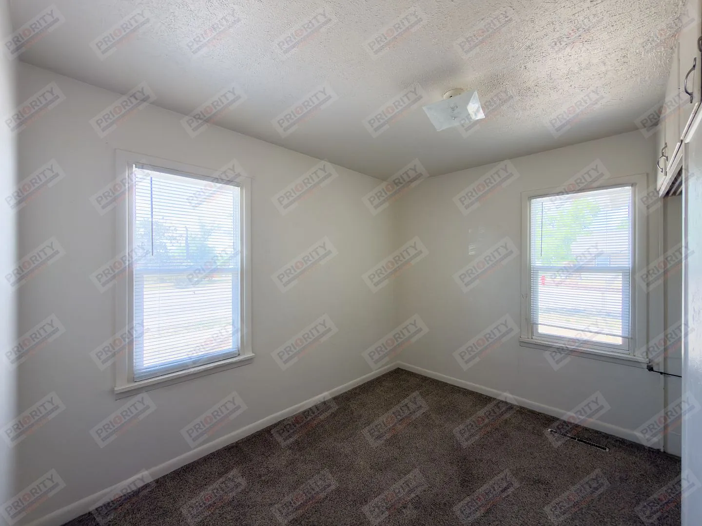 2 bed, 1 bath single family home with a garage! — Photo 4