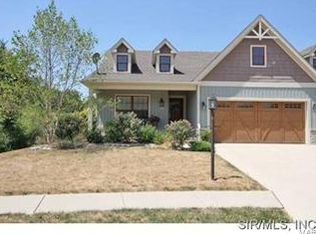 4800 Azalea Pl, Godfrey, IL 62035