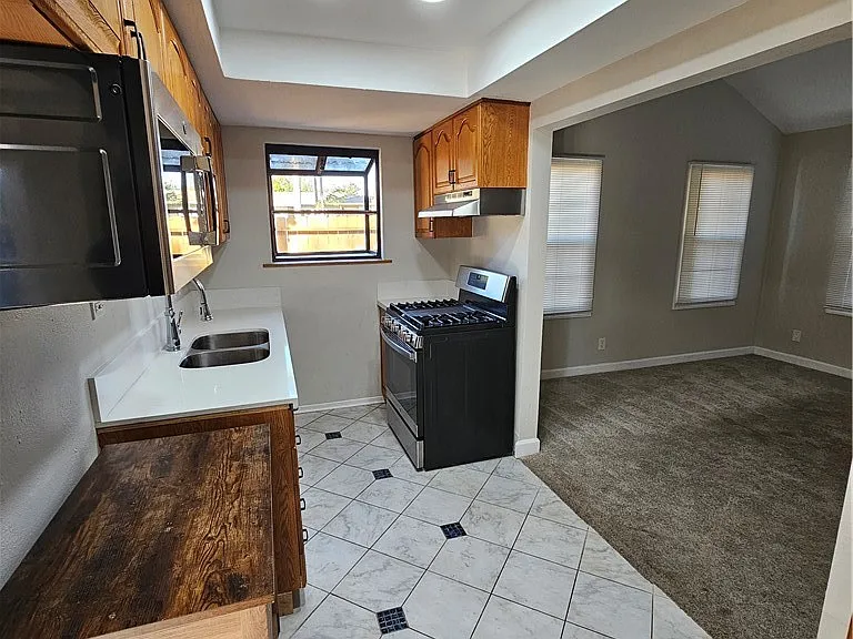 1226 W Palm Ave — Photo 1