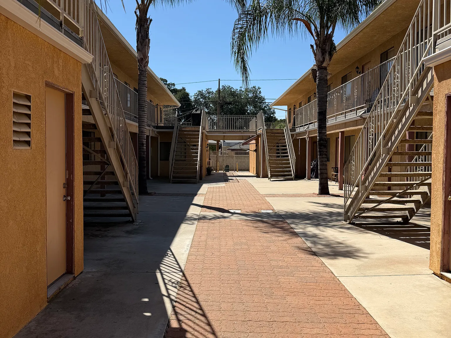 2 bed, 900 sqft, $1,950 — Photo 1