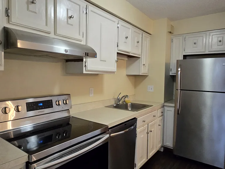 1300 Capitol Ave #C — Photo 13