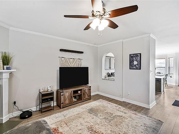 3rd image of 104 Houmas Pl