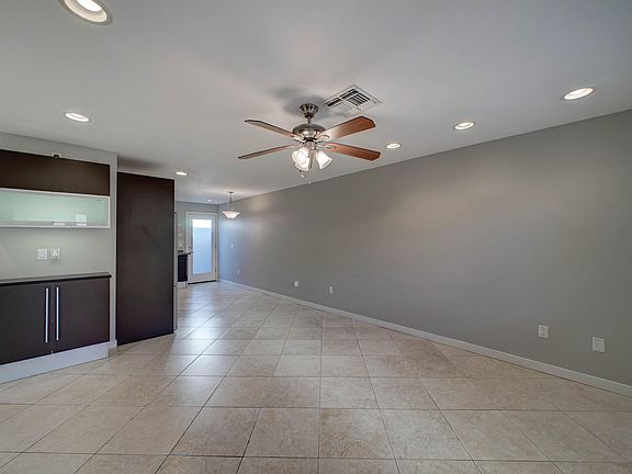 5th image of 1850 E Maryland Ave Unit 36