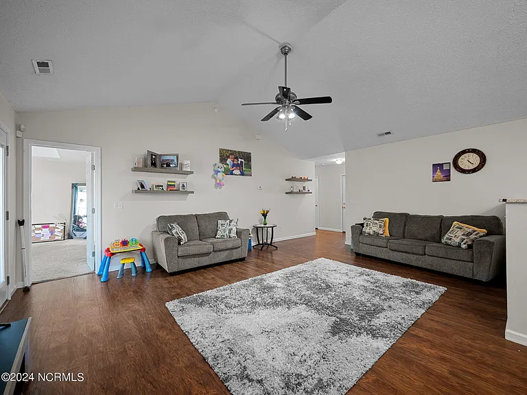 204 Jasmine Ln — Photo 21