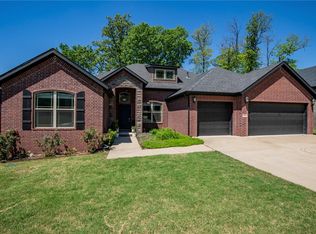 1303 Sycamore St, Cave Springs, AR 72718