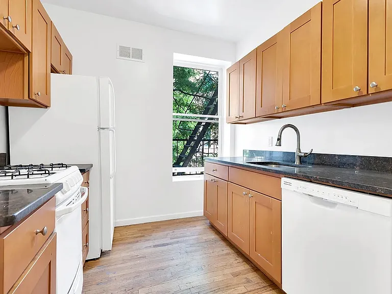 200 W 82nd St #4E — Photo 7