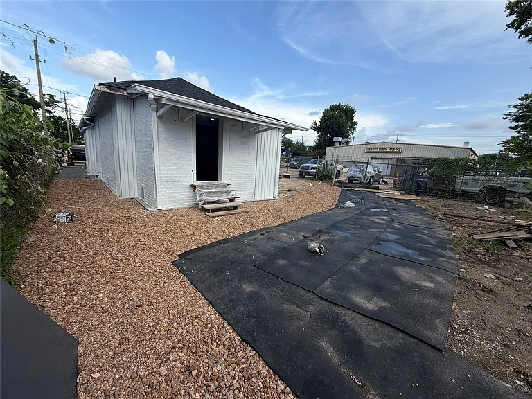 304 S Lockwood Dr — Photo 18