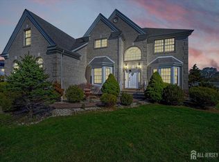 2 Eddie Ct, Dayton, NJ 08810