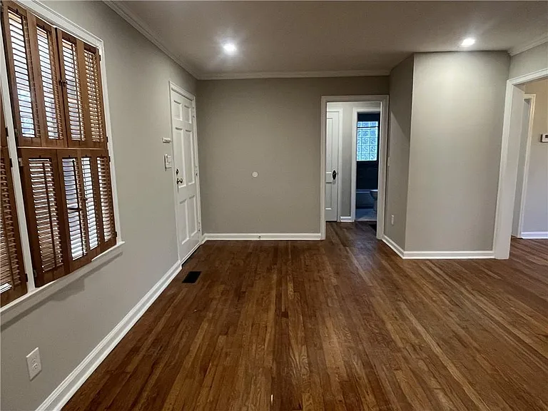 1192 Kingsley Cir NE — Photo 6