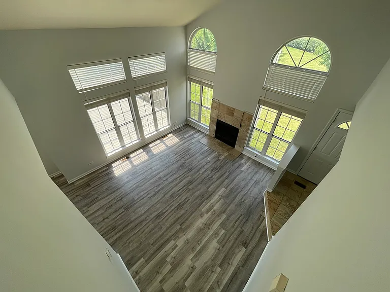 838 Newbury Ct — Photo 10