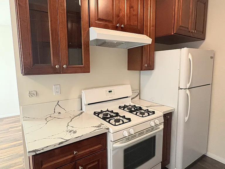 6460 Mammoth Ave #210 — Photo 19