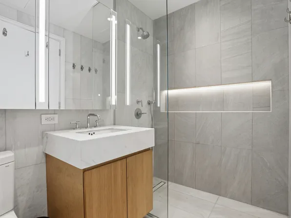 300 West 30th Street image 4 of 11