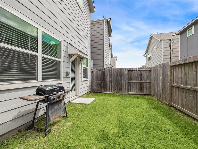 5502 Cuerta St — Photo 20