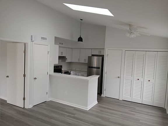 5th image of 462 Babbling Brook Dr #462